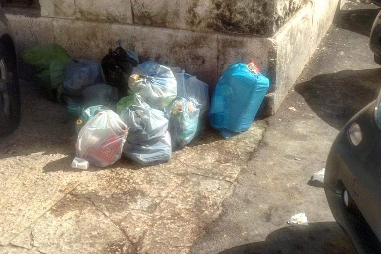 Rifiuti a Bari vecchia