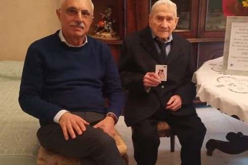 Il presidente provinciale dell’Anpi di Bari Pasquale Martino con Benedetto Armenise.