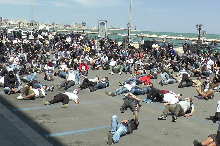 PROTESTA MOVIMENTO IMPRESA