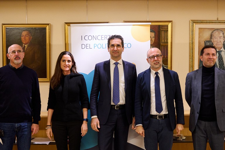 foto di rito al centro il rettore cupertino e il presidente ARCoPu Semeraro