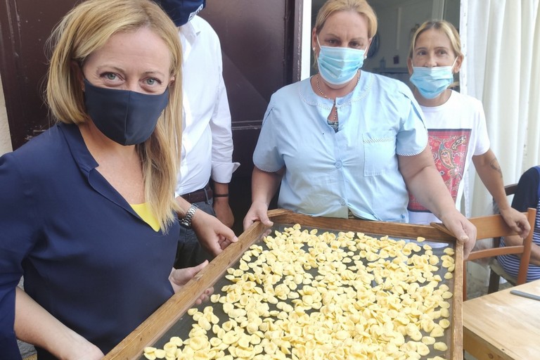 Giorgia Meloni e Bari Vecchia Giorgia Meloni e Bari Vecchia