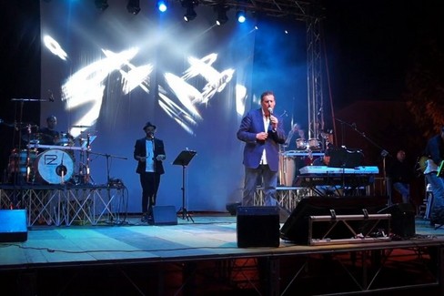 Greco con band