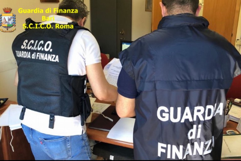 guardia di finanza perquisizioni sale slot