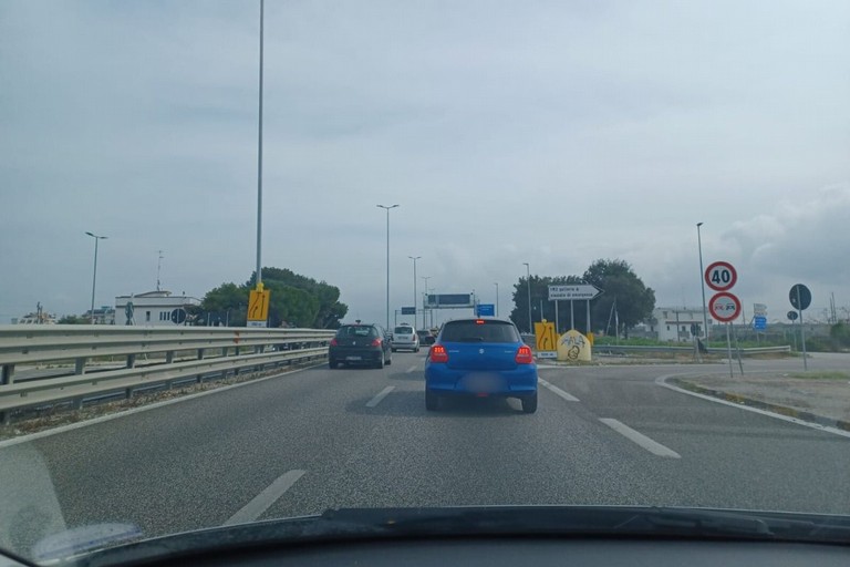 traffico intenso sulla SS16 uscita Fesca-San Girolamo e via Napoli