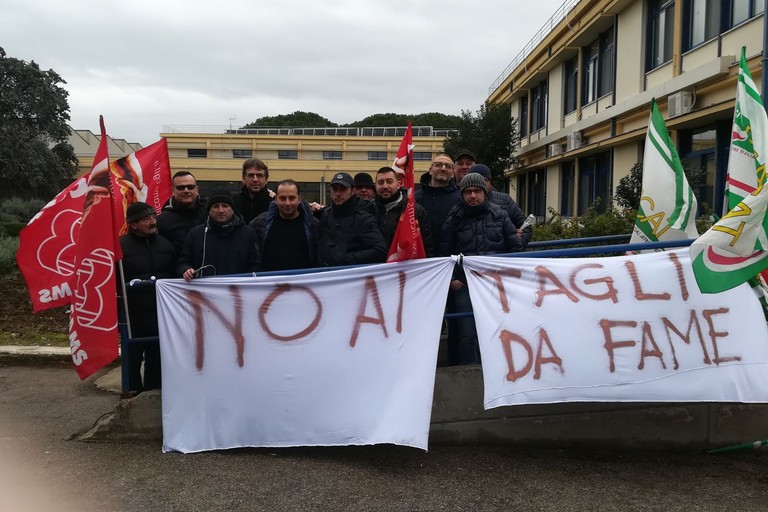 Sit-in addetti alle pulizie Ferrotramviaria