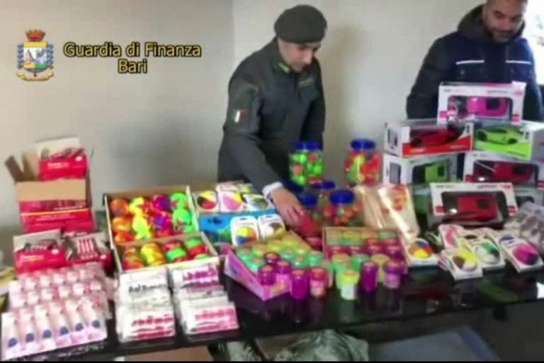 Sequestro giocattoli