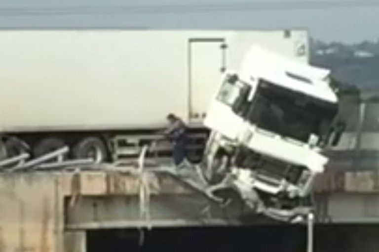 Incidente camion monopoli