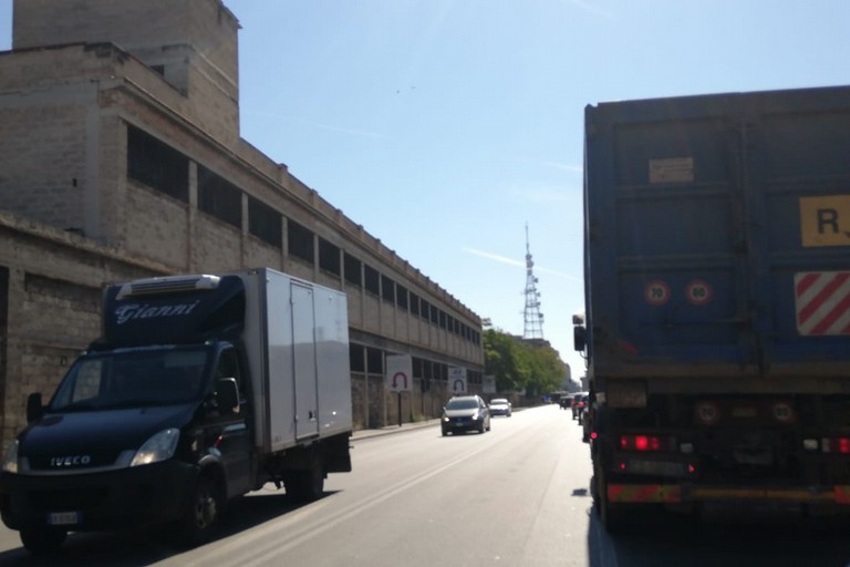 Il traffico su via Napoli oggi