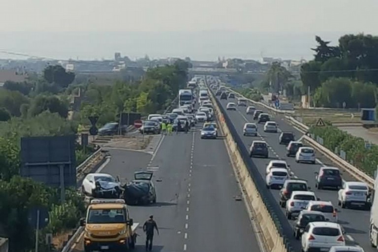 L'incidente. <span>Foto Pagina Facebook Protezione Civile Bari</span>