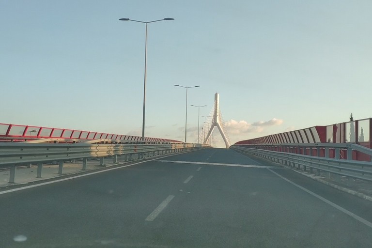 Il ponte Adriatico a Bari deserto