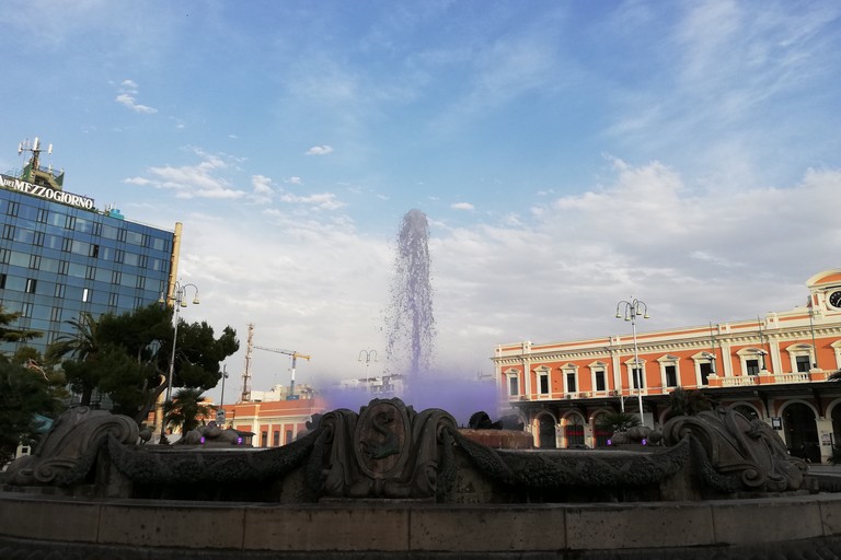 Fontana piazza Moro viola malattie intestinali croniche