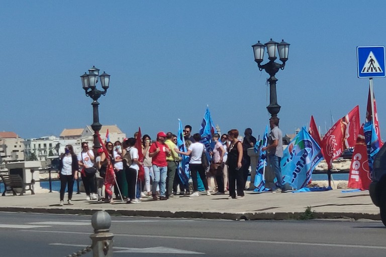 La manifestazione dei dipendenti ex Auchan a Bari
