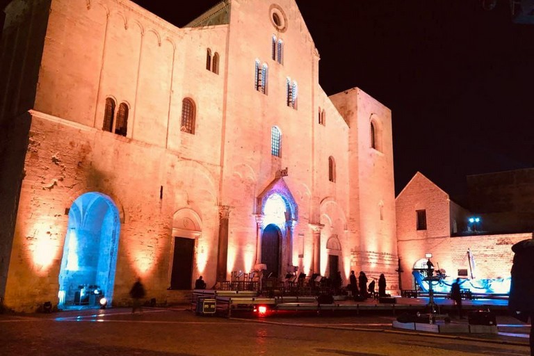 Lo spettacolo in Basilica per San Nicola