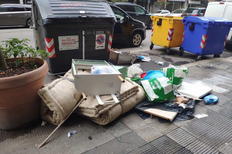 I rifiuti in via Brigata