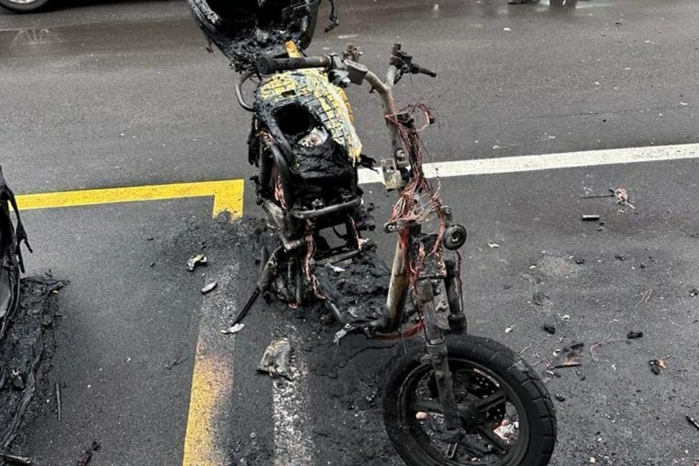 Lo scooter bruciato