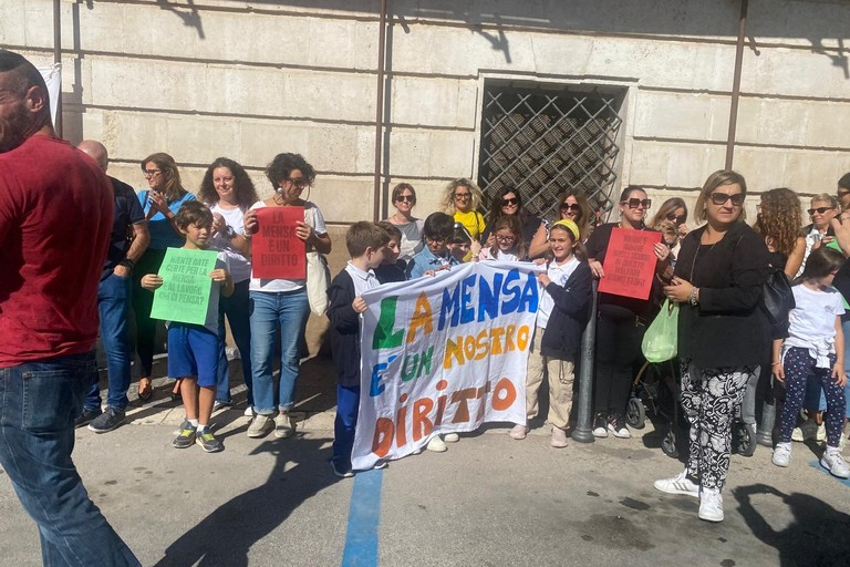 La manifestazione dei genitori in piazza