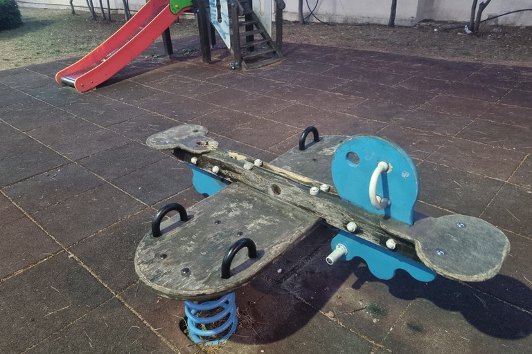 Giostrine vandalizzate