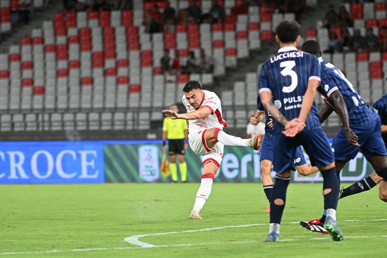 Il gol di Moncini. <span>Foto SSC Bari </span>