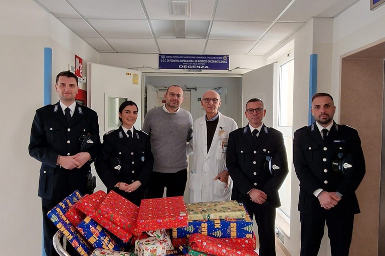 Doni al Policlinico dalla Polizia Penitenziaria
