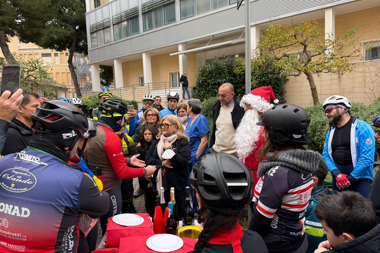 Federciclismo ed associazioni al Policlinico per i piccoli pazienti. <span>Foto Federciclismo </span>