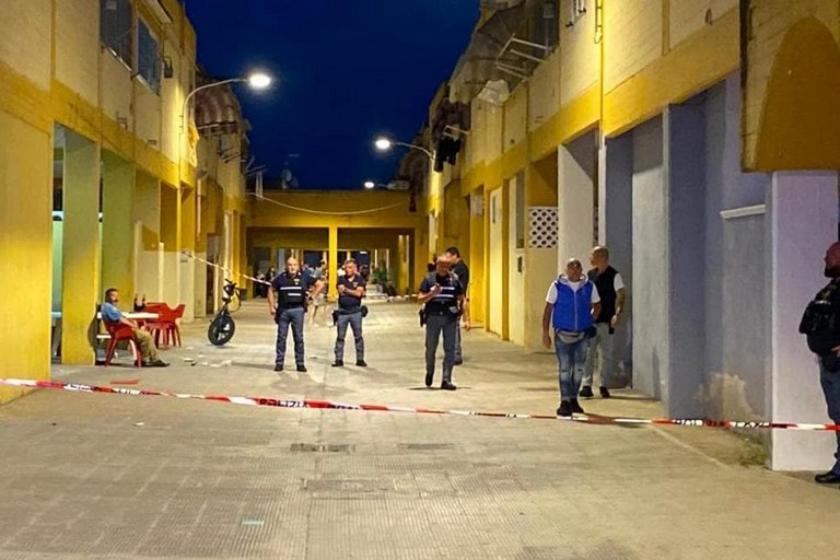 Spedizione punitiva al quartiere San Pio, pestato a sangue un 28enne