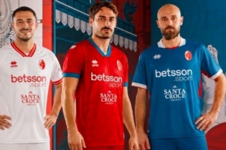 SSC Bari, le nuove maglie un omaggio al Teatro Petruzzelli