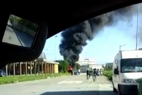 Bus in fiamme a San pio