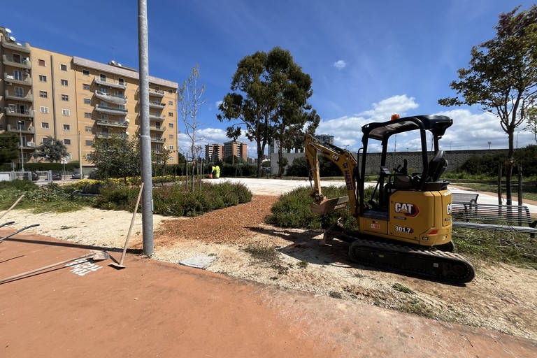 I lavori al Giardino Annoscia a Japigia