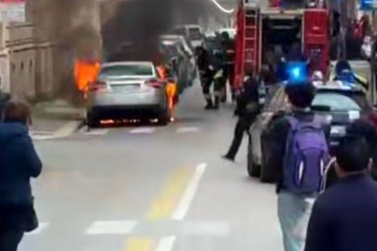 Incendio auto Bari