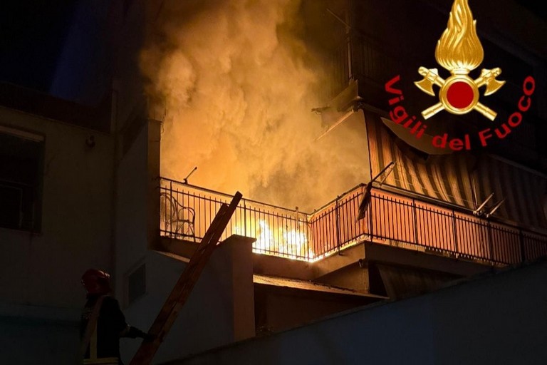 Incendio in un appartamento a Capurso: intervenuti i Vigili del Fuoco di Bari. <span>Foto Vigili del fuoco</span>