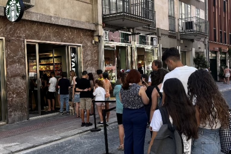 Linaugurazione di Starbucks