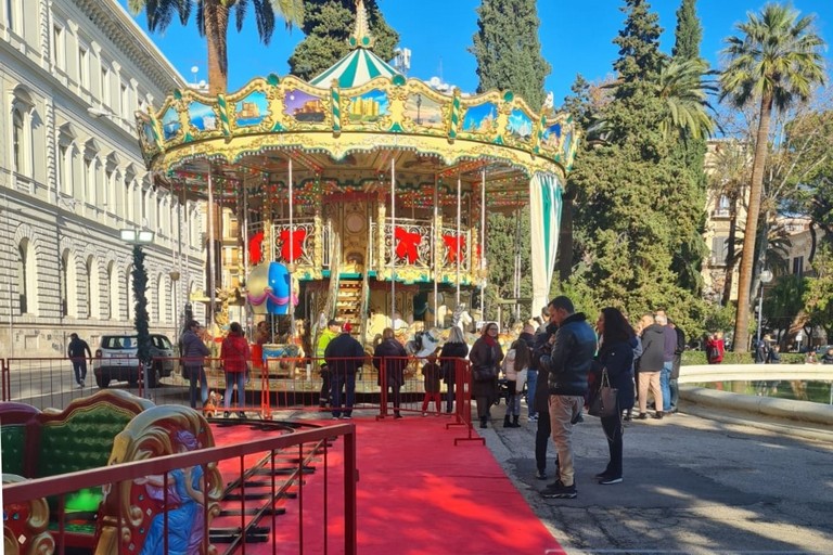 La giostra in piazza Umberto