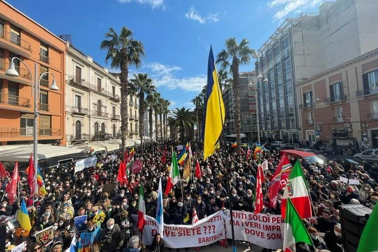 la manifestazione a Bari