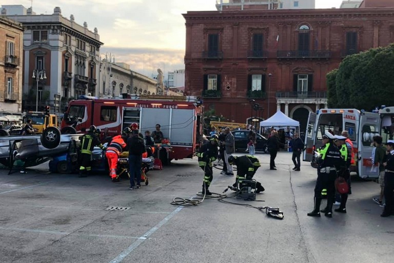 La simulazione di incidente. <span>Foto Facebook Ciao Vinny</span>