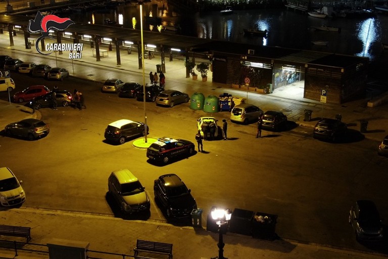 lungomare di bari molo san nicola carabinieri