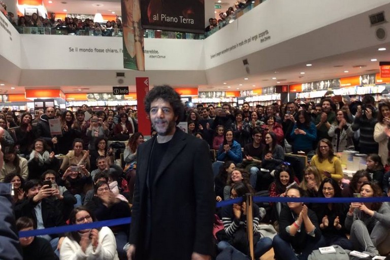 max gazze feltrinelli bari