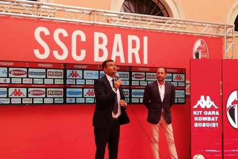 Decaro: «Per lo stadio da decidere se restyling totale o riammodernamento»