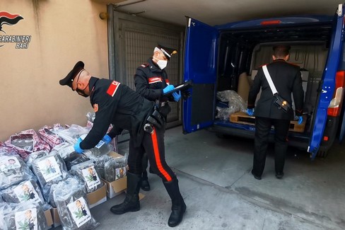 I carabinieri di Bari sequestrano 112 kg di droga