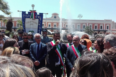 La cerimonia a Bari in ricordo delle vittime del disastro ferroviario