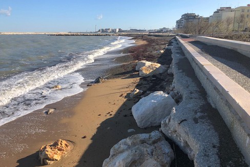 Il lungomare di San Girolamo dopo la burrasca