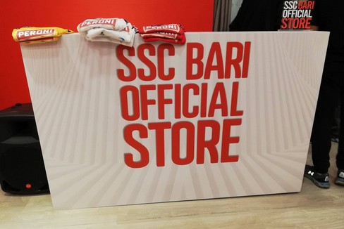 Inaugurato lo store della SSC Bari in corso Cavour