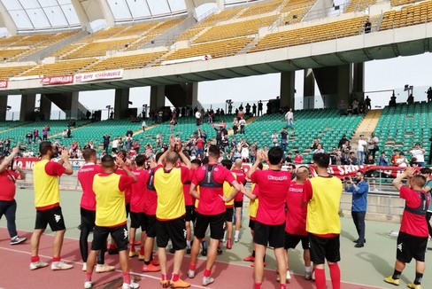 Allenamento a porte aperte al San Nicola