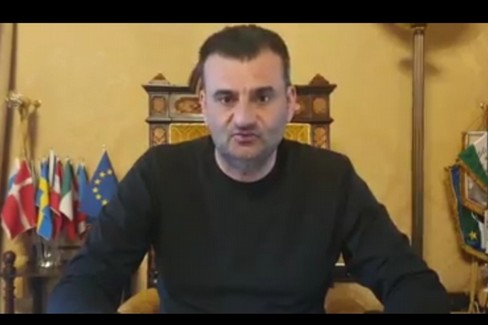 Decaro: «Rispettiamo regole nell'emergenza Coronavirus»