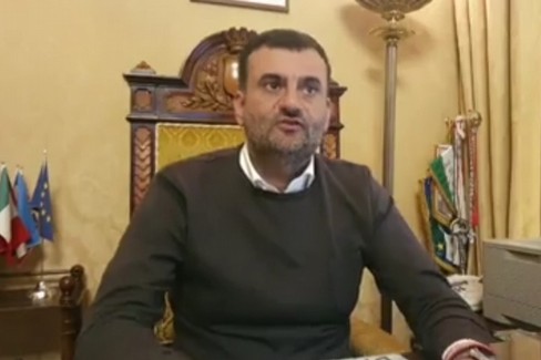 Coronavirus, Decaro risponde ai cittadini