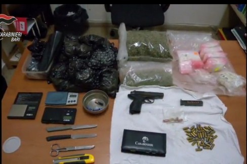 L'operazione dei carabinieri a Bari vecchia