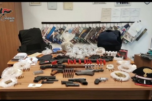 Dieci arresti nel clan Strisciuglio