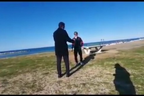 Assembramenti in città, Decaro sgombera piazze e spiagge di Bari