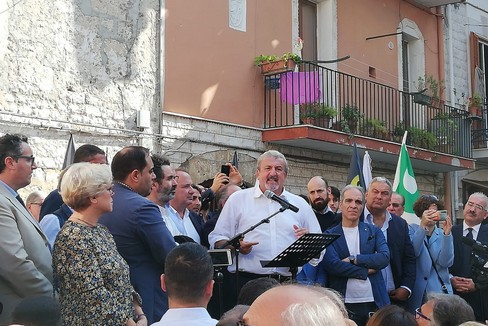 Parte la campagna elettorale di Emiliano