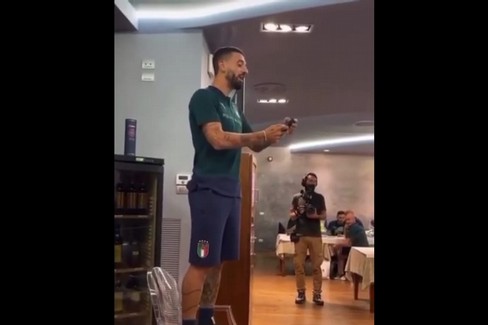 Il "battesimo " canoro di Ciccio Caputo in nazionale