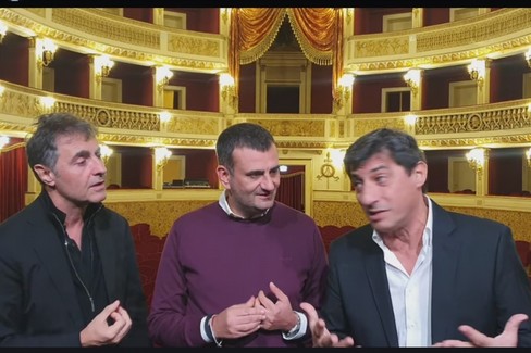 Dal Piccinni gli auguri di Decaro con Solfrizzi e Stornaiolo